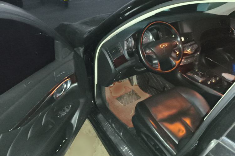 Used Infiniti Q70 2013 Q70L 2.5L Elegance Edition
