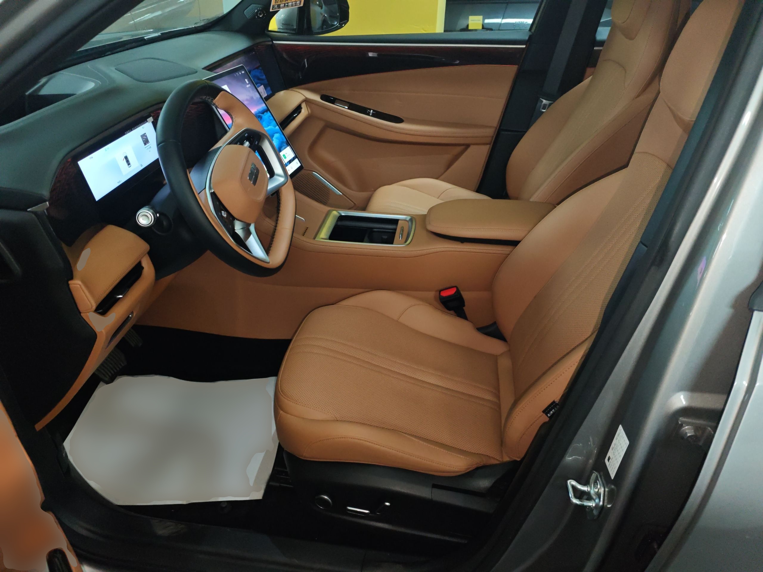 Переднее сиденье в автомобиле