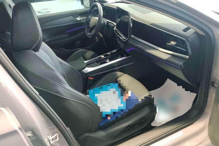 Used Volkswagen Passat 2025 Pro 380TSI Dragon Supreme Edition Right Front Seat