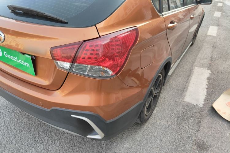 Used Soueast V6 Lingshi 2015 CROSS 1.5L CVT ZhiZun Model
