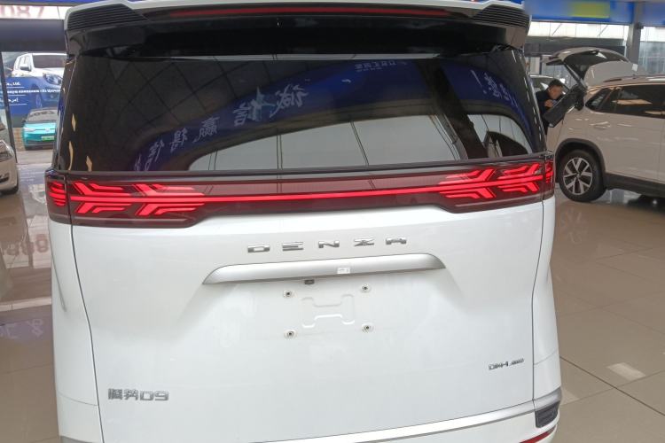 Used Denza D9 2022 DM-i 970 Four-Wheel Drive Flagship Model
