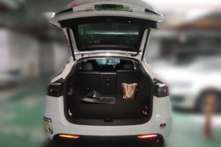 Used Tesla Model Y 2021 Standard Range Rear-Wheel Drive Version Trunk