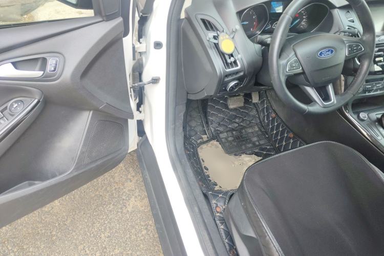 Used Ford Focus 2015 Hatchback 1.6L Automatic Fashion Edition Driver Seat