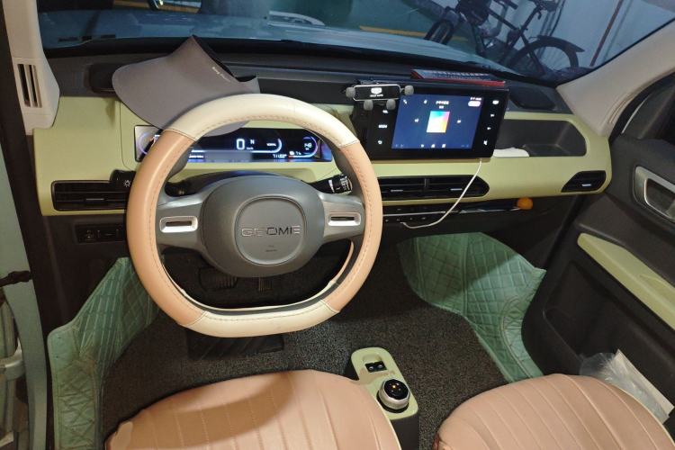 Used Geely Galaxy Panda 2023 Panda Mini 200km Endurance Bear
