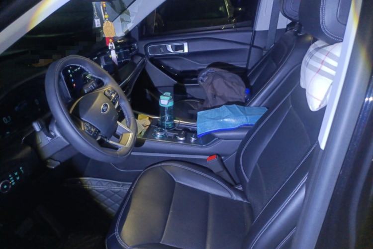 Used Ford Explorer 2024 2.3T EcoBoost Rear-Drive Trend Edition 7-Seater Left Front Seat