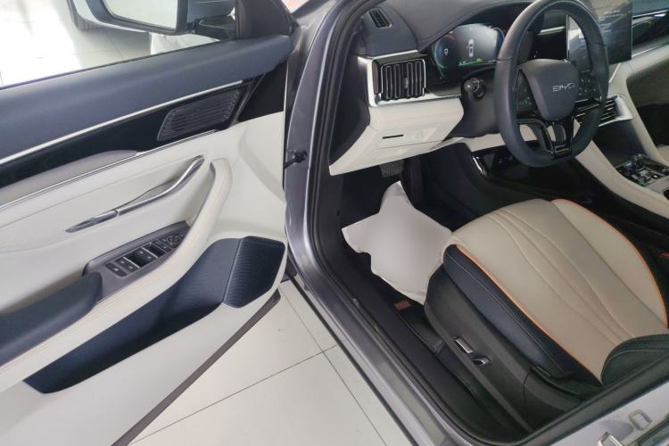 Used BYD Song PLUS New Energy 2024 Honor Edition EV 520km Luxury Model Driver Seat