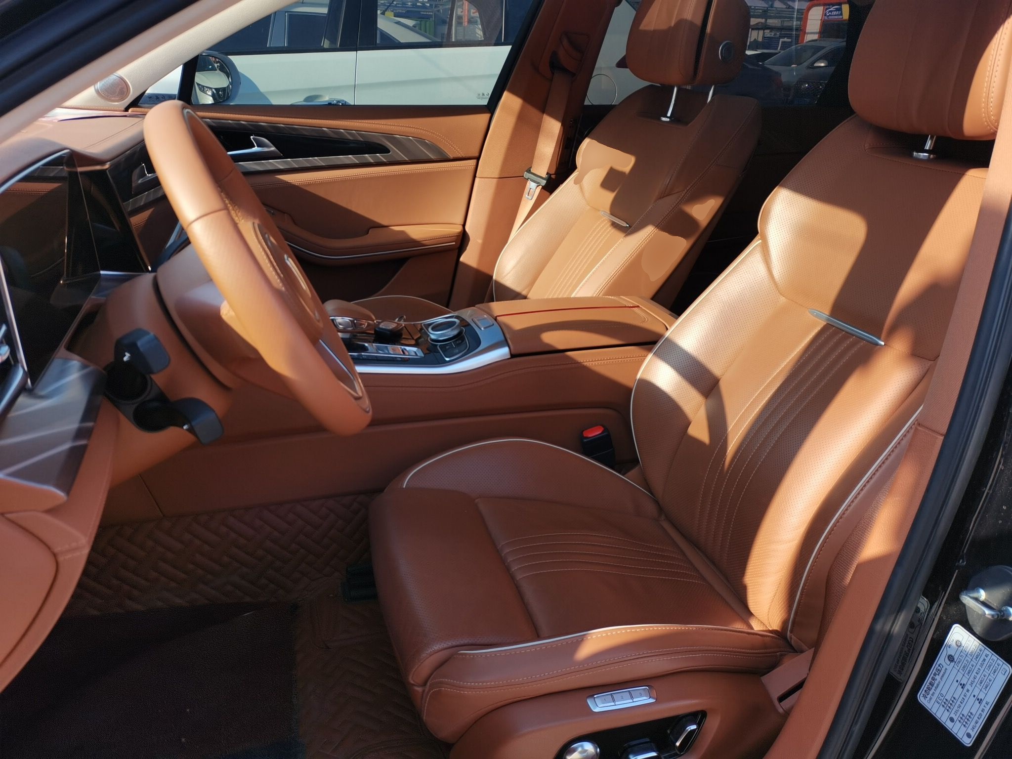 Переднее сиденье в автомобиле