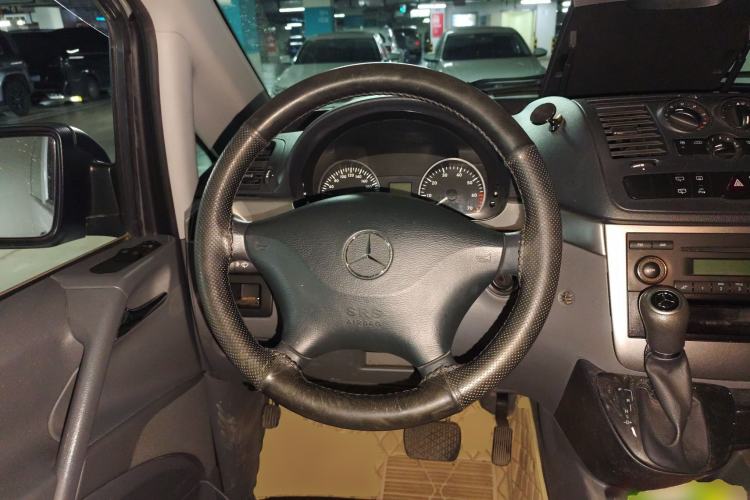 Used Mercedes-Benz Vito 2011 2.5L 7-seater executive version