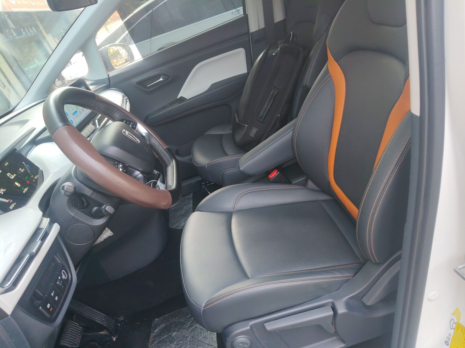 Переднее сиденье в автомобиле