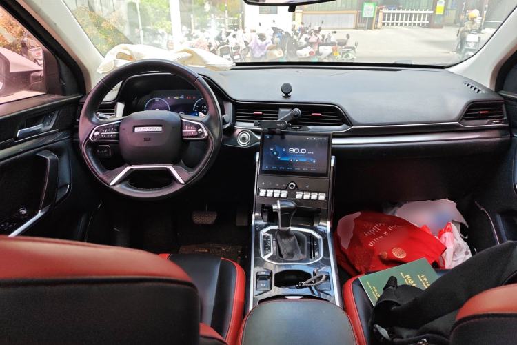 Used Haval H4 2018 Red-Label 1.5 GDIT DCT Fashion Edition Center Console