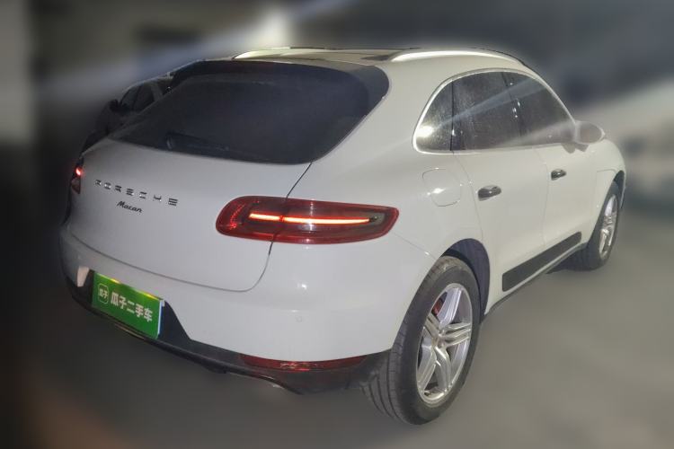 Used Porsche Macan 2017 Macan 2.0T Rear Right 45 Deg