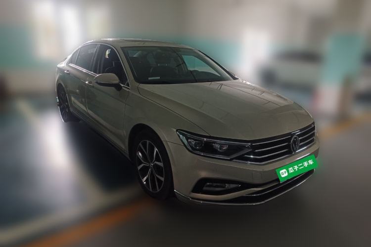 Used Volkswagen Magotan 2020 330TSI DSG Leading Model Front Right 45 Deg