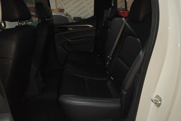 Used SAIC MAXUS T60 2017 2.8T Diesel Automatic 4x4 High-Ride Comfort Edition Standard Cabin China V Emission Standard
