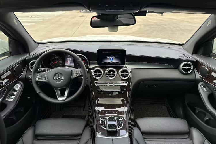 Used Mercedes-Benz GLC 2018 Facelift GLC 260 4MATIC Luxury Edition
