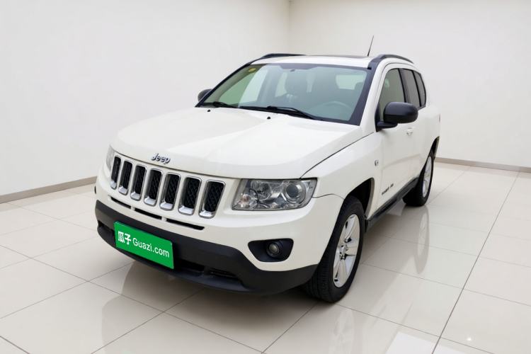Used Jeep Compass 2011 2.4L four-wheel-drive sport version Front Left 45 Deg
