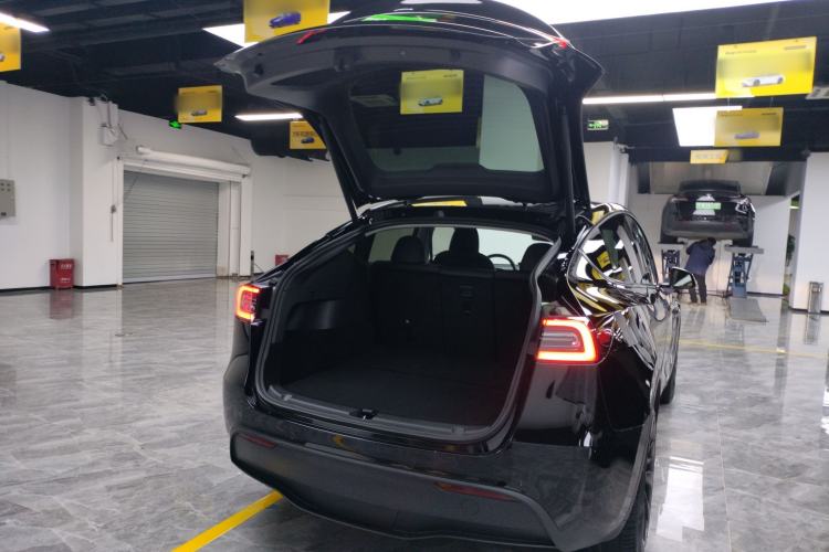 Used Tesla Model Y 2023 Long-Range All-Wheel-Drive Version