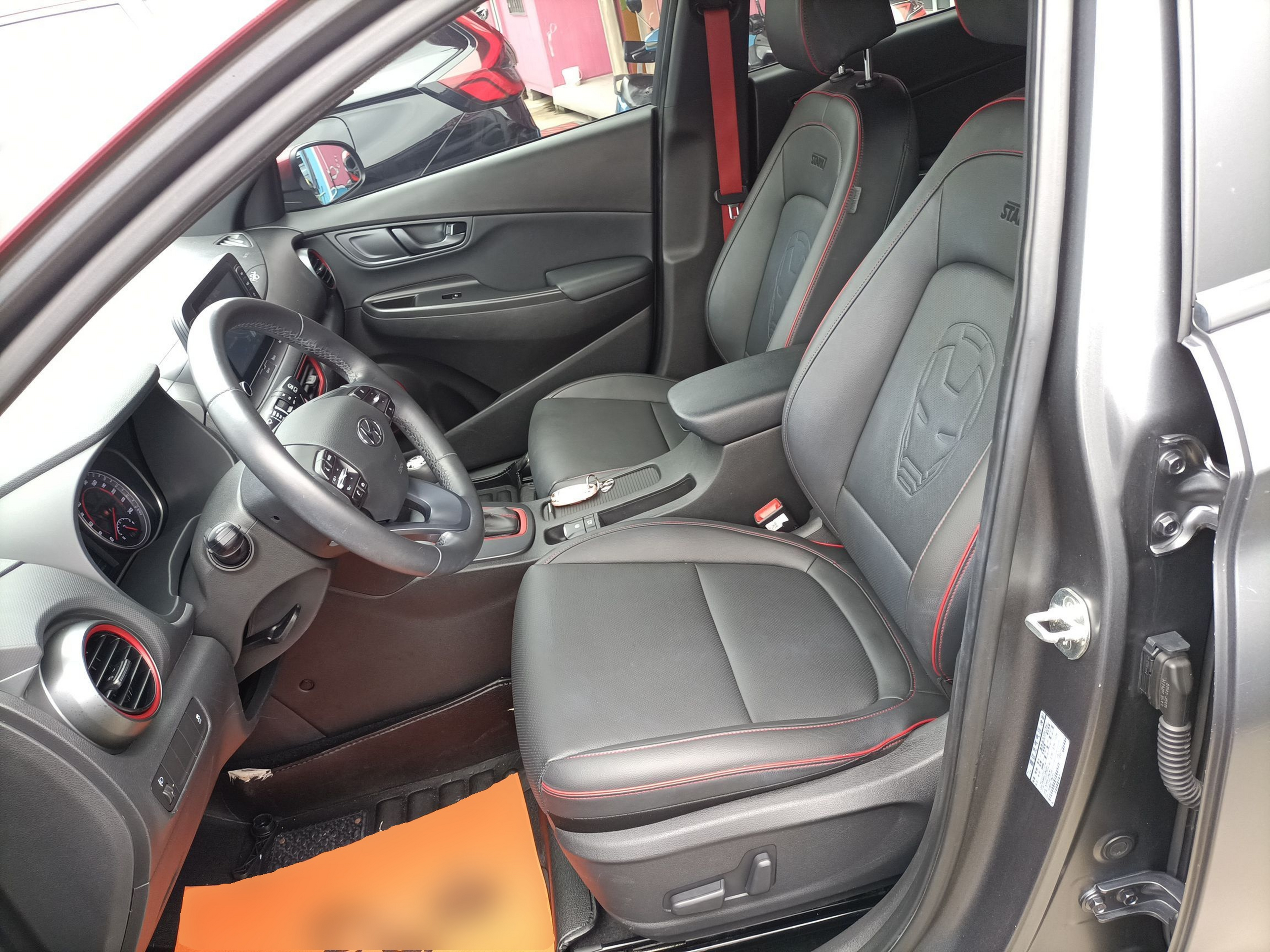 Переднее сиденье в автомобиле