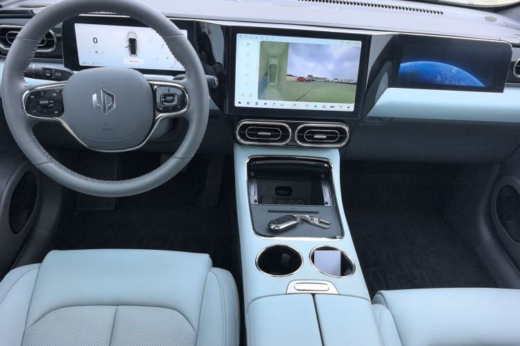 Used Leapmotor C01 2022 Four-Wheel Drive Dual-Motor Performance Version Center Console