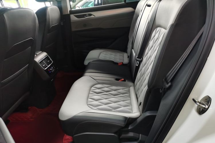 Used Volkswagen Tavendor 2024 380TSI All-Wheel-Drive R-Line Cruise Premium Edition Left Rear Seat