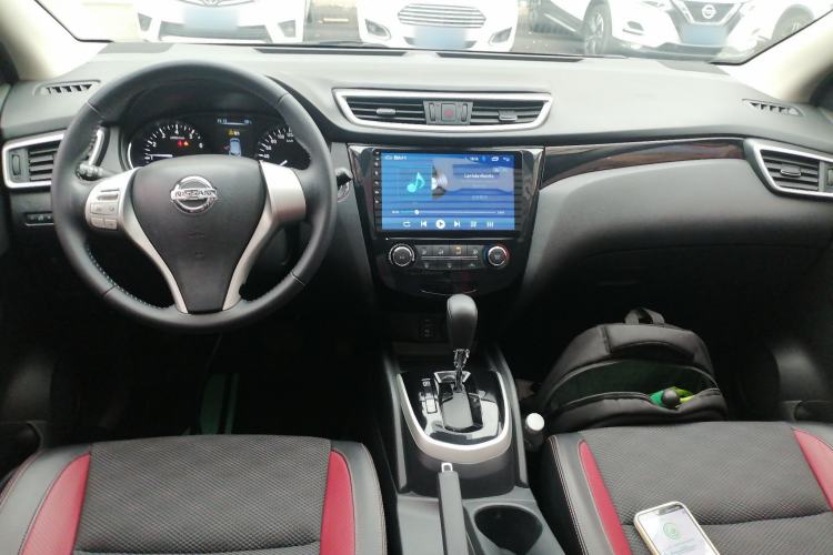 Used Nissan Qashqai 2016 2.0L CVT Luxury Edition Center Console