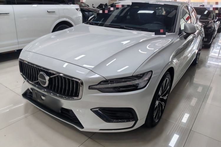 Używany Volvo S60 2025 B4 Zhiyuan Luxury Edition