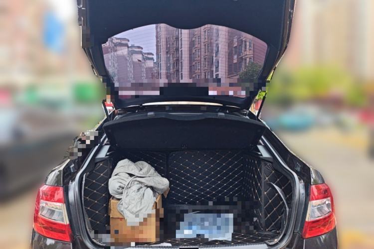 Used Skoda Octavia 2016 1.6L Manual Smart Drive Version Trunk