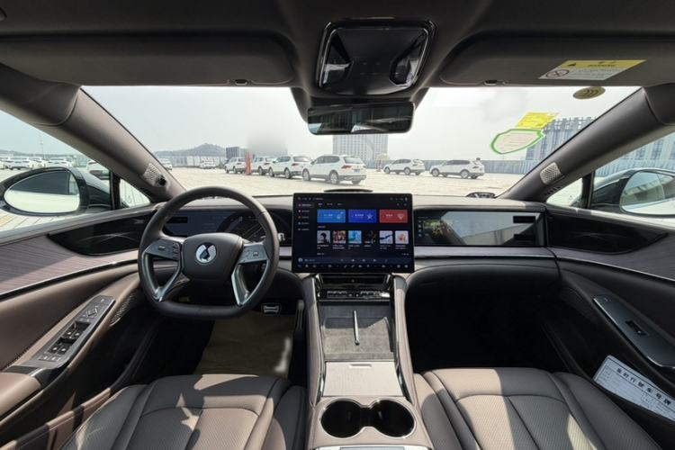 Used Denza Z9 2024 1100 km All-Wheel-Drive Ultra Version
