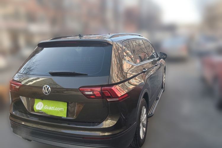 Used Volkswagen Tiguan L 2017 330TSI Automatic Two-Wheel Drive Luxury Edition Rear Right 45 Deg