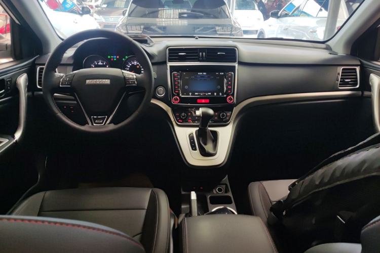 Used Haval M6 2019 1.5T DCT Two-Wheel Drive Elite Version China VI Standard Center Console