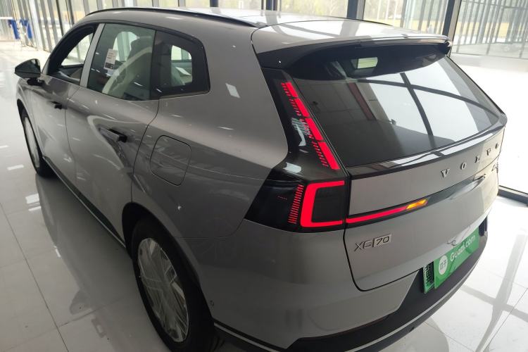 Used Volvo XC70 Plug-in Hybrid 2026 Model Two-Wheel Drive Long-Range Core Exterior 2