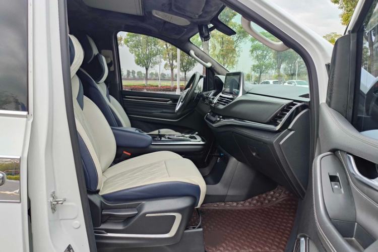 Used SAIC MAXUS G20 2021 PLUS 2.0T Gasoline Automatic Luxury Edition Interior 2