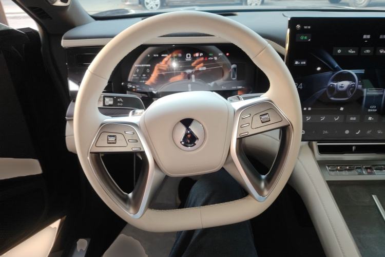 Used Denza Z9 2024 1100 km Four-Wheel Drive Max Version