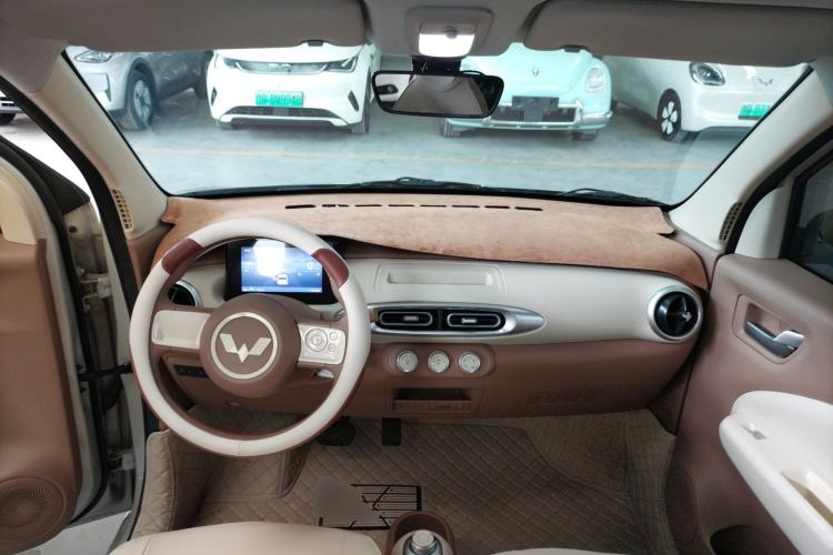 Used Wuling Hongguang MINIEV 2025 Four-Door Version Advanced Edition Center Console