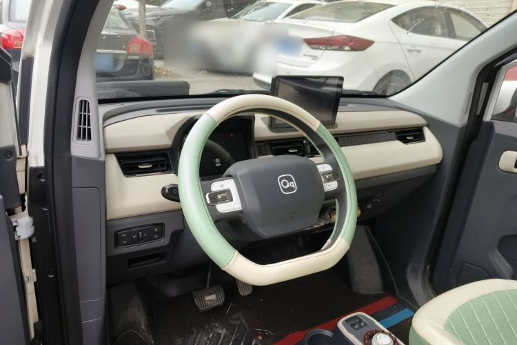 Used Chery QQ Ice Cream 2024 Edition Youth Version 205km Sundae Center Console