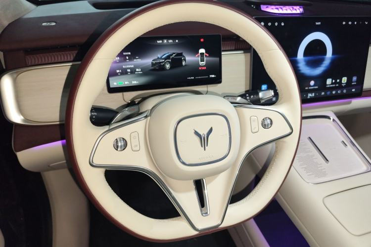 Used VOYAH COURAGE 2025 Model Four-Wheel-Drive Qiankun Edition
