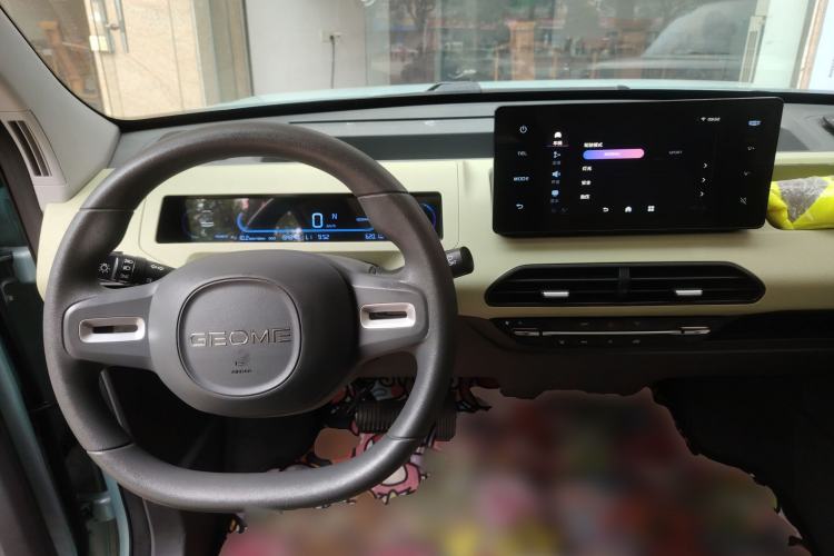 Used Geely Galaxy Panda 2023 Panda Mini 200km Dynamic Bear Center Console
