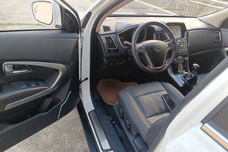 Used Huatai Santa Fe 2016 1.5T Gasoline Manual Two-Wheel Drive Smart Enjoyment i3 Model
