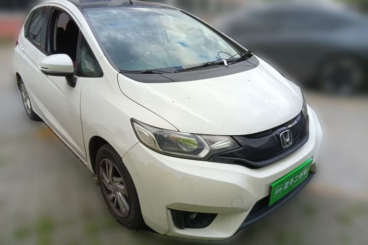 Used Honda Fit 2014 1.5L SE CVT Fashion Model Front Right 45 Deg