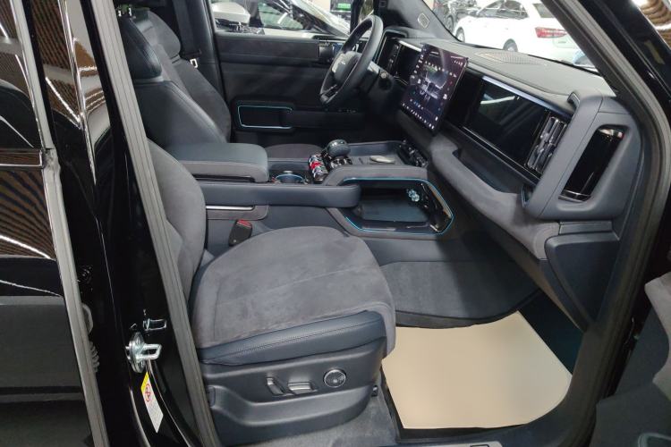 Used Formula Leopard 5 2023 Cloud Ride Flagship Edition
