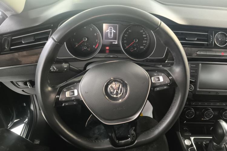 Used Volkswagen Magotan 2017 330TSI DSG Luxury Model
