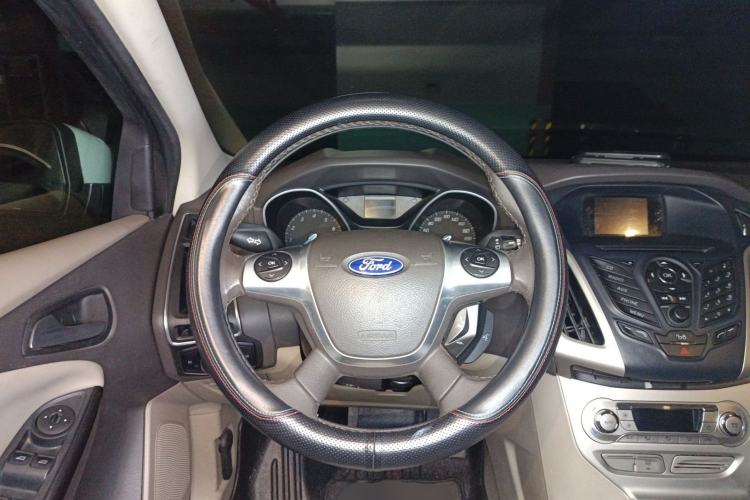 Used Ford Focus 2012 Hatchback 1.6L Manual Fashion Edition
