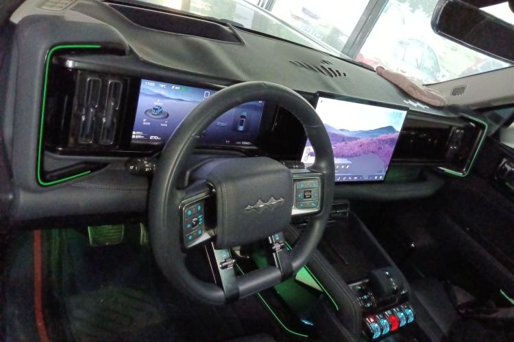 Used Formula Leopard Leopard 5 2023 Navigator Edition