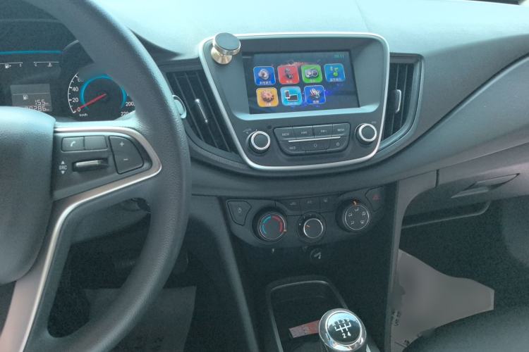 Used Chevrolet Cavalier 2019 320 Manual Xinyue Edition Center Console