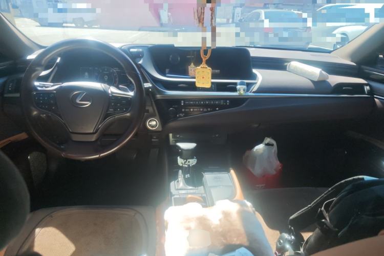 Used Lexus ES 2018 200 Excellence Edition China V Standard Center Console