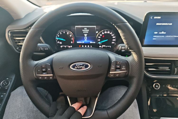 Used Ford Escape 2020 EcoBoost 245 Two-Wheel-Drive Comfort Edition Steering Wheel