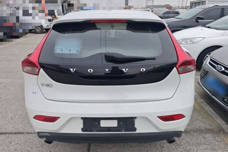 Used Volvo V40 2015 1.6T Zhiyi Edition
