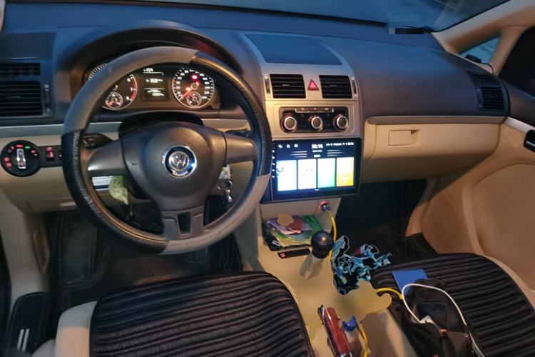 Used Volkswagen Touran 2011 1.4T Manual ZhiShang Edition 5-seater
