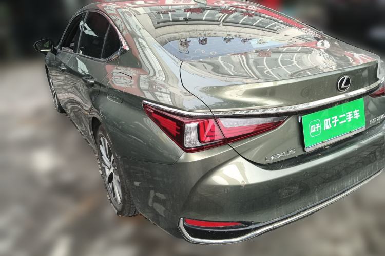 Used Lexus ES 2020 200 Excellence Edition Rear Left 45 Deg