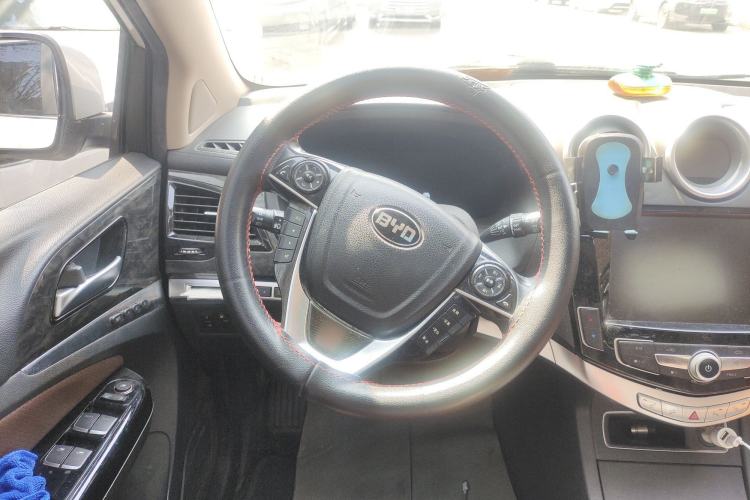 Used BYD Tang New Energy 2015 2.0T Four-Wheel-Drive Flagship Model