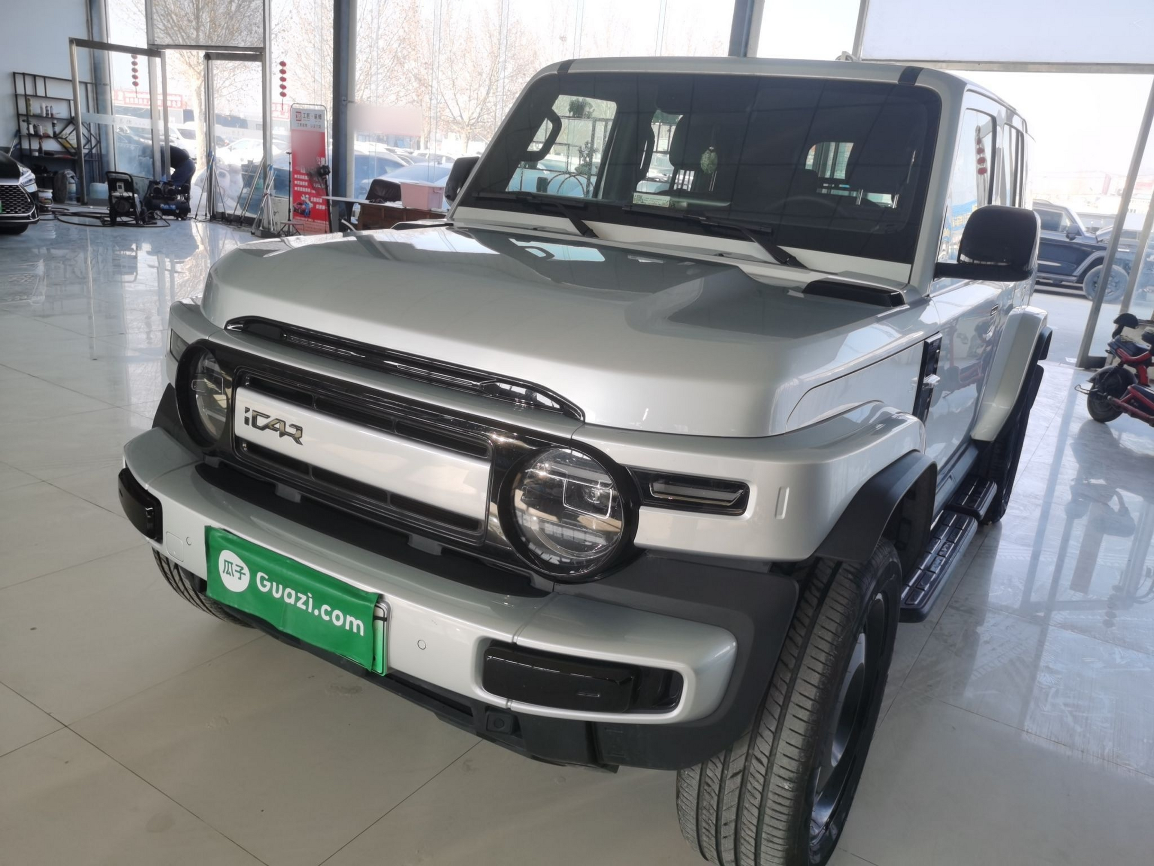 Под передней частью автомобиля